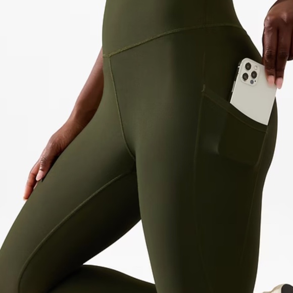 Athleta Pants - NWT Athleta Interval Stash 7/8 Legging XL - Aspen Olive